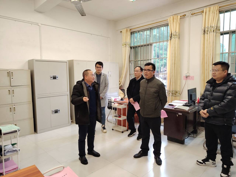百色市人社局黨組書記、局長李建榮到我校調研就業(yè)工作
